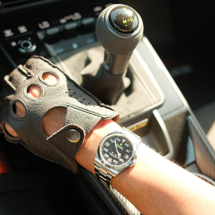 Driving gloves made of genuine leather