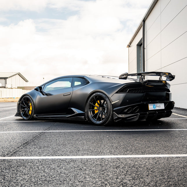 Lamborghini Huracan carbon kit gloss finish