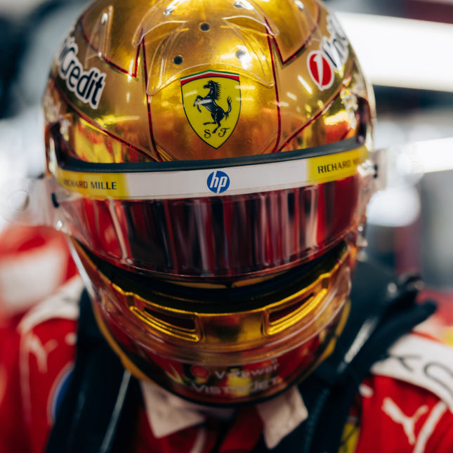 Ferrari Lewis Hamilton Singapore 2026 Special Edition Helmet, 1:1 Scale (LS0OT3065EXT0001f170), image 1