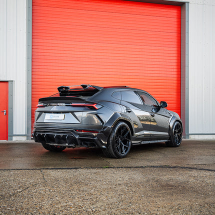 Lamborghini Urus carbon fibre side skirt close up