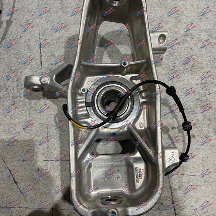 Ferrari F12 & California Front Right Wheel Hub, OEM, Part Number: 237286